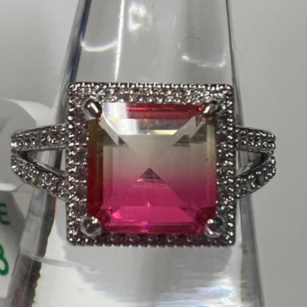 NWT Ring Bomb Party RBP Sweet & Simplistic Pink Stone Crystal Bling Ring Size 9